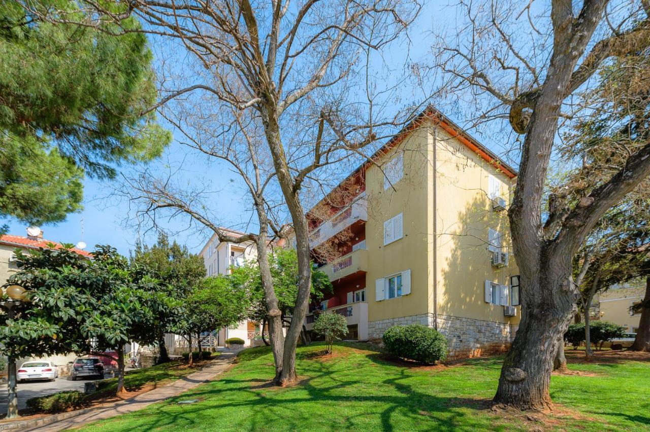 Apartment Maria Porec Exterior photo